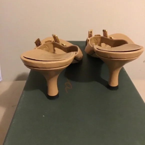 🔥🔥🔥SALE! STUART WEITZMAN, GREAT CONDITION, SIZE 8 MEDIUM, GORGEOUS SHOES 🔥🔥 - Picture 5 of 5